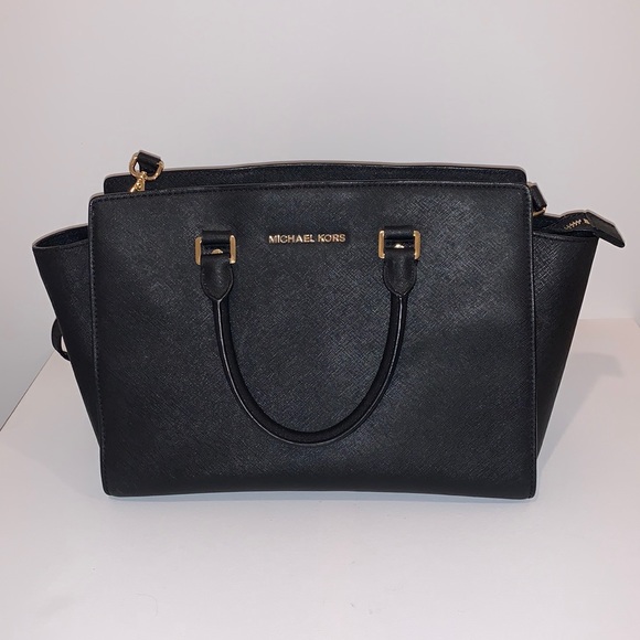 Michael Kors Handbags - Michael Kors black handbag with removable strap